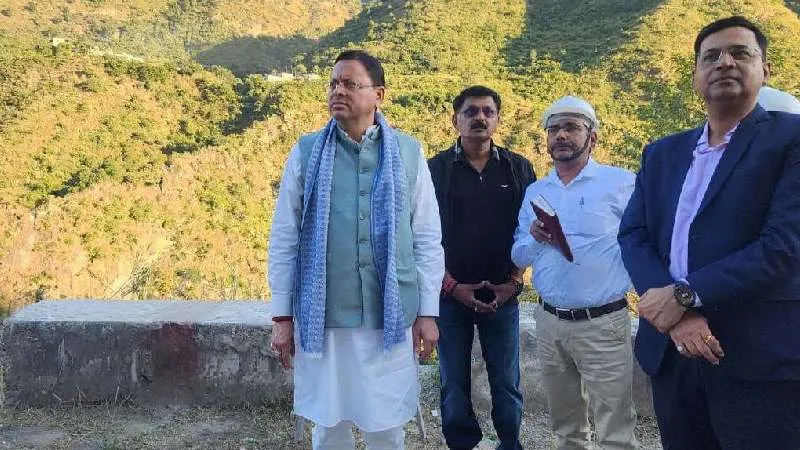 CM धामी ने श्रीनगर-देवप्रयाग हाईवे का किया निरीक्षण, अधिकारियों को तत्काल सुधार के निर्देश