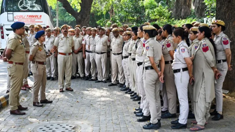 मेट्रो बंद, ट्रेनें कैंसिल, इंटरनेट ठप... CJP प्रोटेस्ट से पहले दिल्ली छावनी में तब्दील, बॉर्डर पर BSF का पहरा