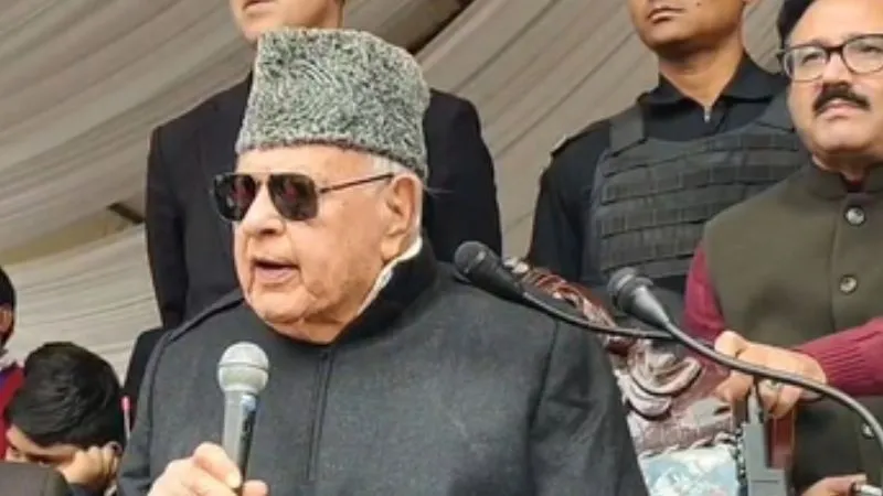 ‘पाक की वजह से बचे हुए हैं कश्मीरी’, फारूक अब्दुल्ला का विवादित बयान, भड़की BJP ने दी चेतावनी