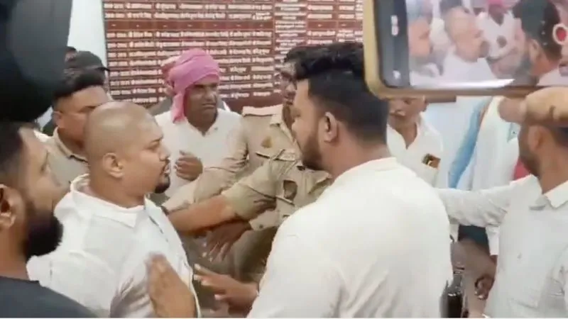प्रेस कॉन्फ्रेंस के दौरान सपा नेताओं में भिड़ंत, गाली-गलौज और थप्पड़ जड़ने का आरोप, थाने तक पहुंचा मामला