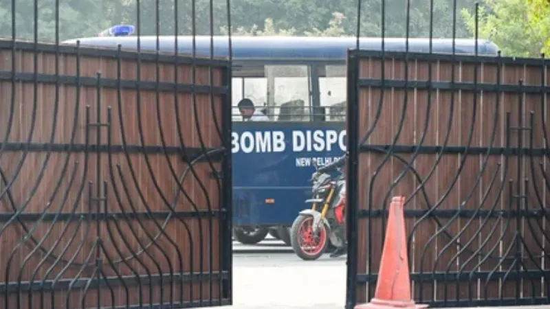 एक साथ 19 धमकी भरे ईमेल… स्कूल, स्टेडिययम, कोर्ट के VIP पॉइंट्स को उड़ाने की धमकी, बांग्लादेश-पाक कनेक्शन का खुलासा