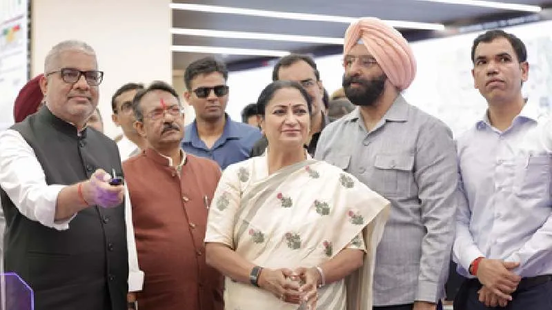 दिल्ली में प्रदूषण पर लगाम लगाने की तैयारी तेज, CM रेखा गुप्ता और केंद्रीय मंत्री भूपेंद्र यादव ने किया ICCC का निरीक्षण
