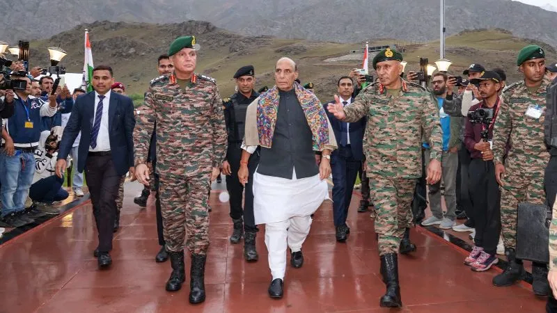चीन-PAK की खैर नहीं! ड्रोन्स, घातक गन और हेलिकॉप्टर्स...सेना को मिला ₹2.12 लाख करोड़ का 'ब्रह्मास्त्र'