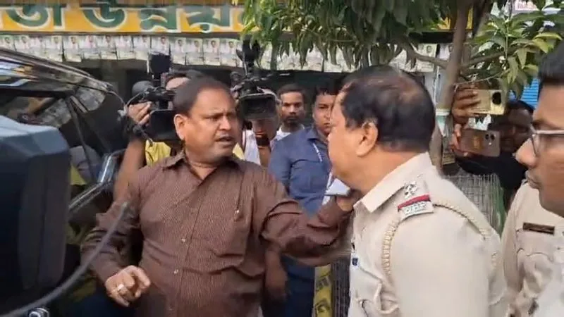 बंगाल के रेजीनगर उपचुनाव के दौरान हुमायूं कबीर गिरफ्तार, पुलिस को धमकाने और एक पुलिसकर्मी का कॉलर पकड़ने का आरोप
