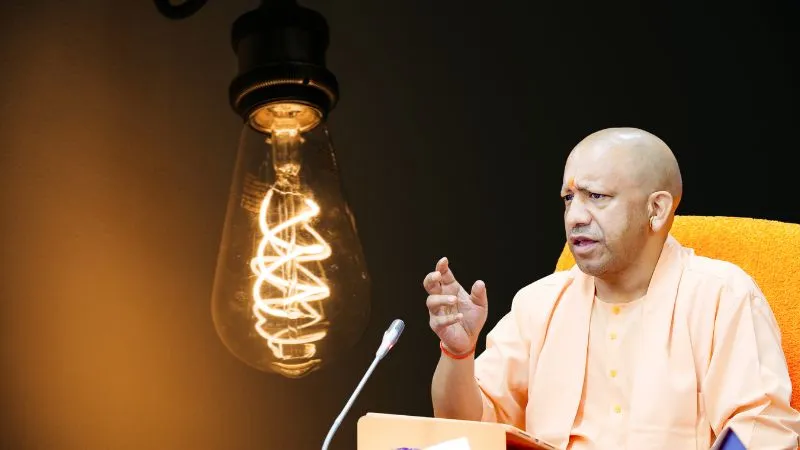 त्योहारों पर होगी निर्बाध बिजली आपूर्ति, दशहरा पर गांव से शहर तक जगमग रहेगा यूपी, योगी सरकार की तैयारियां तेज
