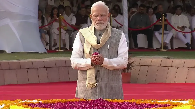 'जब तक मानवता रहेगी...', गांधी जयंती पर PM मोदी का बापू को नमन, खादी और स्वदेशी पर भी दिया खास संदेश