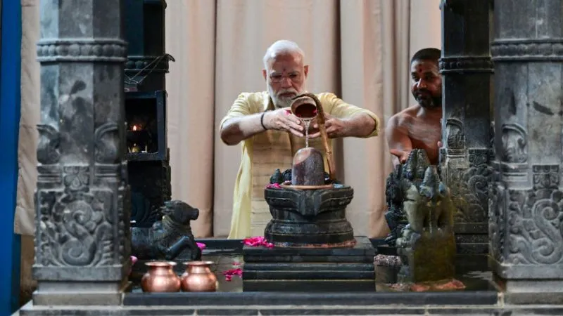25 साल की सत्ता, कई चुनौतियां और बड़े फैसले... गुजरात के CM से देश के PM तक नरेंद्र मोदी ने कैसे बनाई अपनी अलग राजनीतिक पहचान