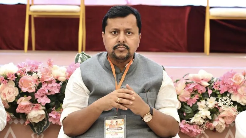 'कांग्रेस के शहजादे विरासत से आए, मोदी जनादेश से...', वाराणसी पहुंचे BJP अध्यक्ष नितिन नवीन का राहुल गांधी पर करारा वार