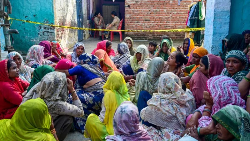 ग्रेटर नोएडा में 5 लोगों की मौत के मामले में आया नया मोड़, महेश के वॉइस नोट में 2 बहनों और बहनोई का जिक्र; पुलिस ने दर्ज की FIR