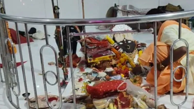छत्तीसगढ़ के सिहावा में मां शीतला शक्तिपीठ में नवरात्रि पर उमड़ी भक्तों की भीड़, ओडिशा-महाराष्ट्र से भी पहुंच रहे श्रद्धालु