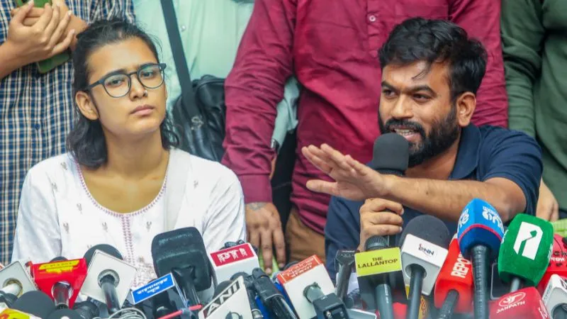 ‘बंद करो, दफा हो जाओ…’, CJP की प्रेस कॉन्फ्रेंस में नेहा बोरा का विरोध, नारेबाजी के बाद रोकना पड़ा भाषण, Video
