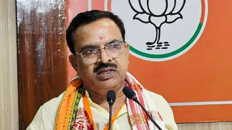 नवरात्र में देवी मंदिरों से अखिलेश ने बनाई दूरी, यह तुष्टिकरण की पराकाष्ठा: प्रकाश पाल