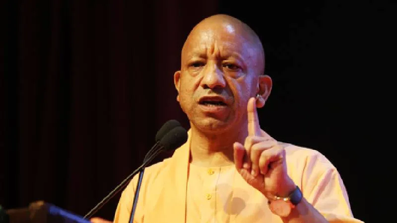 ‘हवाई चप्पल वाला भी कर रहा हवाई यात्रा’, CM योगी ने गिनाईं मोदी सरकार की योजनाएं