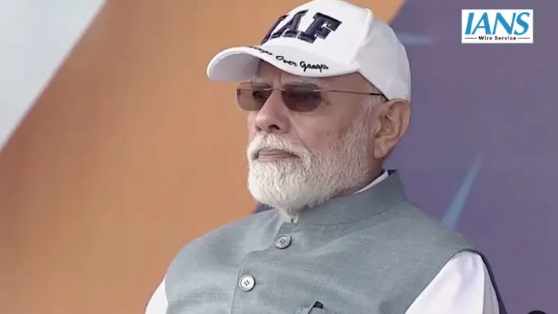 काशी में PM मोदी का रोड शो, लोगों ने बरसाए फूल, एयर शो में हुए शामिल, राफेल-सुखोई ने दिखाए करतब
