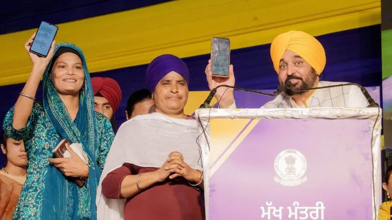पंजाब की महिलाओं के खाते में फिर आई ‘सम्मान राशि’, CM मान ने कहा- आत्म-विश्वास और स्वाभिमान बढ़ाएगी ये योजना
