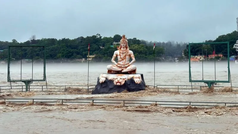 गंगा, लक्ष्मण झूला और वो एहसास... ऋषिकेश में क्यों रो पड़ीं नीदरलैंड की फिल्ममेकर ईशा ब्रैंडरहॉर्स्ट?