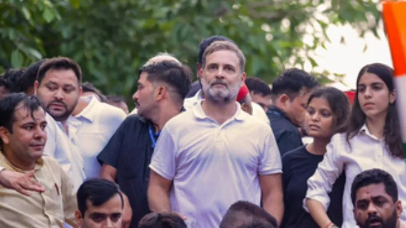 विपक्ष ने सुप्रीम कोर्ट में दायर की याचिका, राहुल गांधी-प्रियंका समेत 11 सांसद याचिकाकर्ता, SIR को रद्द करने की मांग