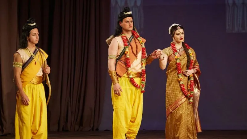 रामभक्ति में रंगे रूसी कलाकार, मॉस्को की रामलीला में दिखेगा रूस और भारतीय संस्कृतियों का मेल, CM योगी ने बढ़ाया वैभव