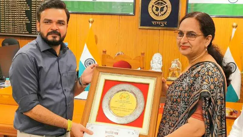 आयुष्मान कार्ड बनाने में रामपुर प्रदेश में प्रथम, एक साल में बने 1.79 लाख कार्ड