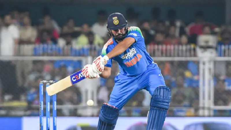 IND vs WI: वेस्टइंडीज के खिलाफ 2 रन बनाते ही रोहित शर्मा ने रचा इतिहास, सचिन के खास क्लब में हुए शामिल