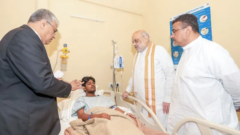 कोलकाता भगदड़ के बाद अमित शाह ने रद्द किए सभी कार्यक्रम, CM सुवेंदु के साथ अस्पताल पहुंचकर जाना घायलों का हाल