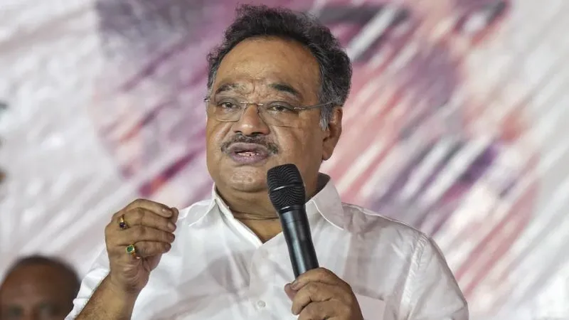 चुनाव आयोग के खिलाफ विरोध के बीच BJP नेता ने ही कर दी दोबारा SIR की मांग, बंगाल में क्यों उठे सवाल?