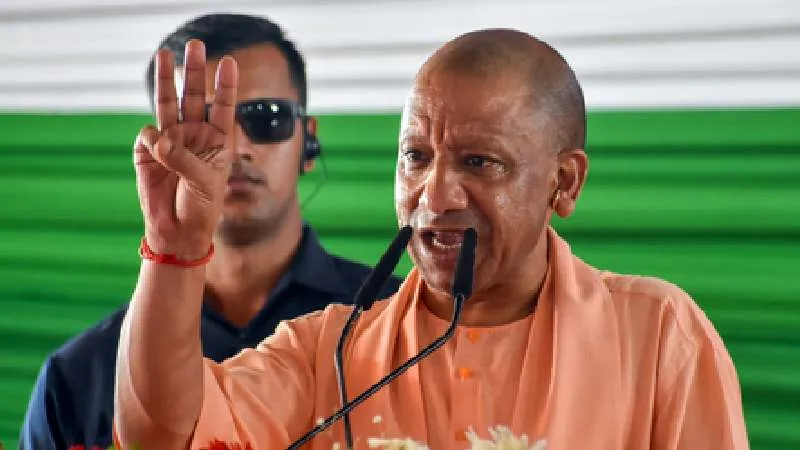चक्रवात ‘अर्णब’ से यूपी में भारी बारिश का अलर्ट, राहत-बचाव की तैयारियों में जुटी योगी सरकार, किसानों के लिए एडवाइजरी जारी