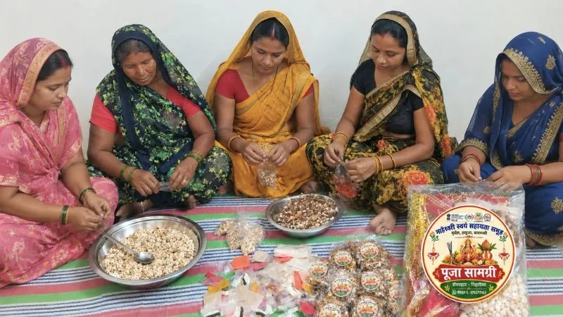 योगी सरकार के 65 प्रेरणा मार्ट का कमाल... नवरात्र में पूजा सामग्री बेचकर आत्मनिर्भर बन रहीं वाराणसी की ग्रामीण महिलाएं
