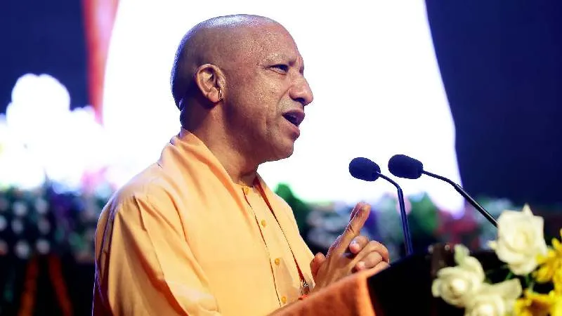 नारी के सम्मान, स्वाभिमान और गरिमापूर्ण जीवन के लिए समर्पित है सरकार: CM  योगी