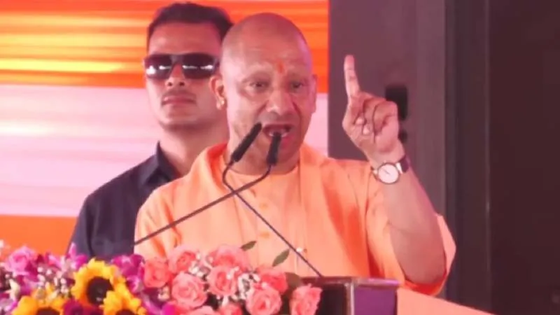 प्रयागराज में CM योगी का राहुल गांधी पर तंज, बोले- आजादी के लिए नेहरू ही नहीं, मसुरियादीन पासी भी जेल गए