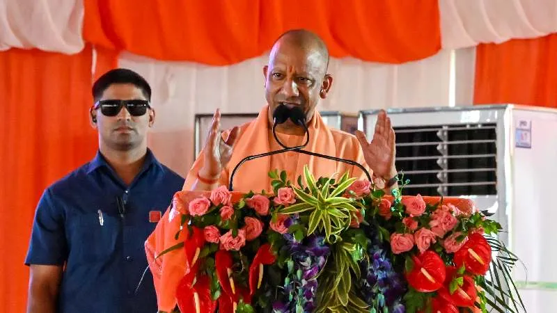 स्पीड, स्केल और कनेक्टिविटी’ से बदला उत्तर प्रदेश, CM योगी ने गिनाईं विकास की उपलब्धियां