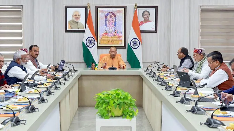 योगी कैबिनेट का फैसला: 18 शहरों में चलेंगी 1,725 एसी इलेक्ट्रिक बसें, खुलेंगे रोजगार के नए अवसर