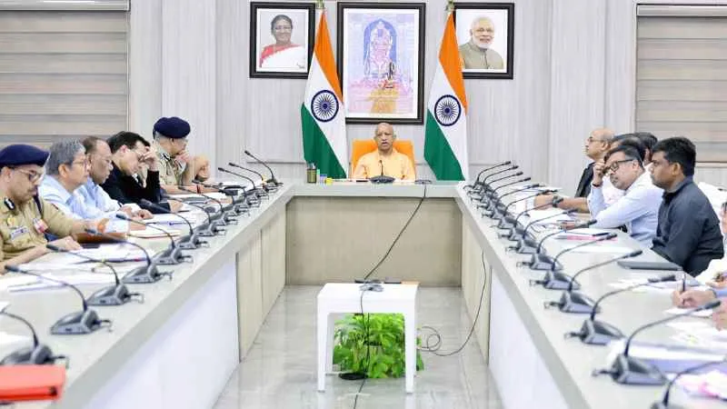 शारदीय नवरात्र से छठ महापर्व तक फील्ड में उतरें वरिष्ठ अधिकारी, जनता से सीधा संवाद करें: CM  योगी