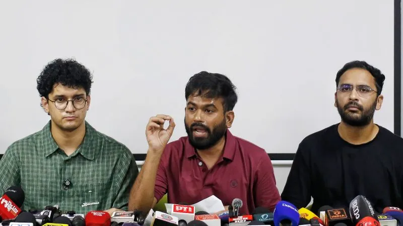 CJP में सबकुछ ठीक या अंदरूनी कलह? आशुतोष रांका-सौरव दास को मुक्का मारते देख लोग हैरान!
