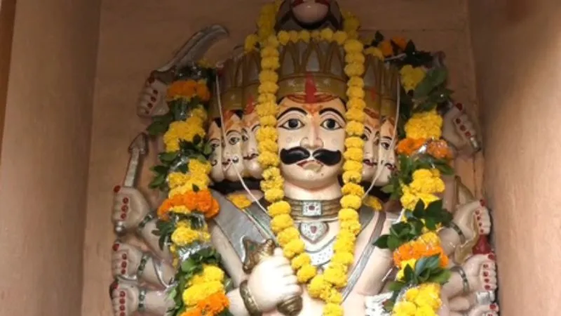 UP के इस मंदिर में होती है रावण की पूजा, साल में सिर्फ एक दिन खुलते हैं कपाट