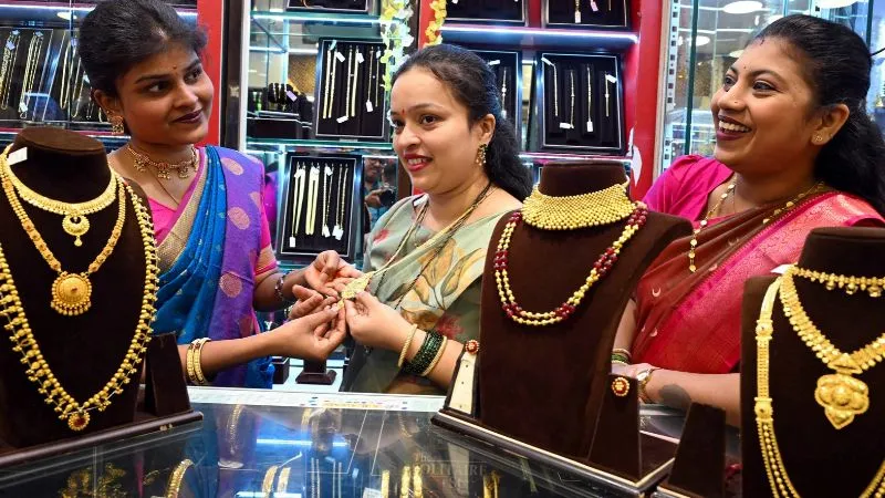 Gold Silver Price: सोना-चांदी के भाव में भारी गिरावट, दिवाली से पहले खरीदारों की बल्ले-बल्ले!