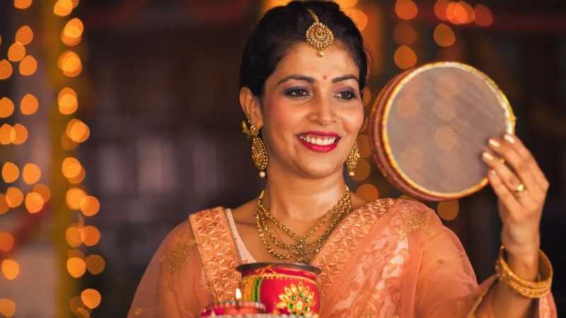 प्रेग्नेंट महिलाएं करवा चौथ में रखें सावधानियां, गलती से भी ना करें ये काम, वरना डॉक्टर के पास जाना पड़ जाएगा