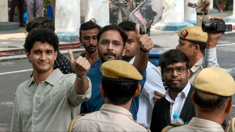 सौरभ दास और आशुतोष रांका पर बढ़ा कानूनी शिकंजा, दूसरा केस भी क्राइम ब्रांच को ट्रांसफर