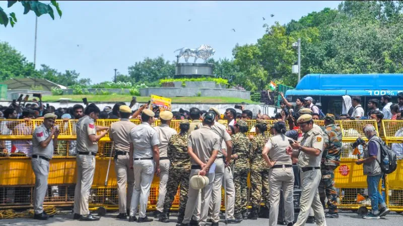 दिल्ली में आज घर से निकलने से पहले पढ़ लें ट्रैफिक एडवाइजरी, CJP प्रदर्शन से इन सड़कों पर बढ़ेगी परेशानी!
