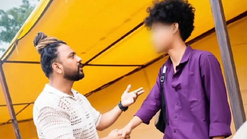 दिल्ली में सोशल मीडिया इन्फ्लुएंसर आमिर शौकीन पर FIR, त्रिपुरा के युवक से नस्लीय दुर्व्यवहार का आरोप