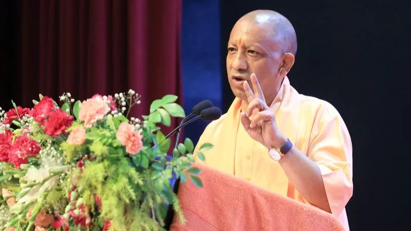 योगी सरकार का बड़ा तोहफा! चकबंदी विभाग में 1,544 कर्मचारियों की बल्ले-बल्ले, सालों पुराना प्रमोशन बैकलॉग खत्म