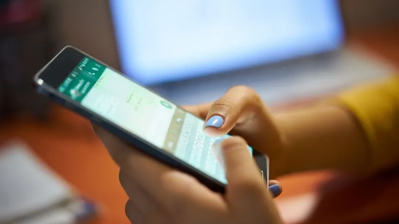 WhatsApp ला रहा नया 'Contacts' टैब, अब एक ही जगह दिखेंगे ऑनलाइन दोस्त!