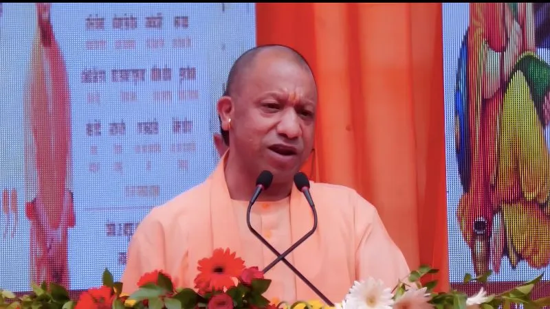 महर्षि वाल्मीकि जयंती पर बिठूर पहुंचे CM योगी, पूजा-अर्चना के बाद विकास कार्यों की दी सौगात