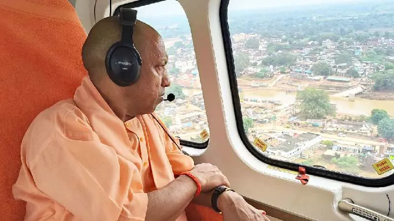 योगी सरकार का बाढ़ प्रभावित क्षेत्रों में स्वच्छता और स्वास्थ्य सुरक्षा पर जोर, ड्रोन से एंटी लार्वा छिड़काव