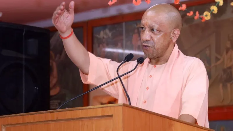 मुश्किल घड़ी में 'अभिभावक' बनी योगी सरकार,  वाराणसी के 11,219 परिवारों को 191 करोड़ से अधिक की मदद