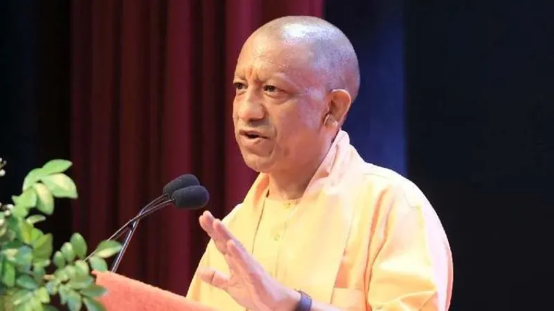 योगी सरकार का बुनकरों को बड़ा तोहफा, सरकारी अस्पतालों में बिकेंगे यूपी में बने उत्पाद