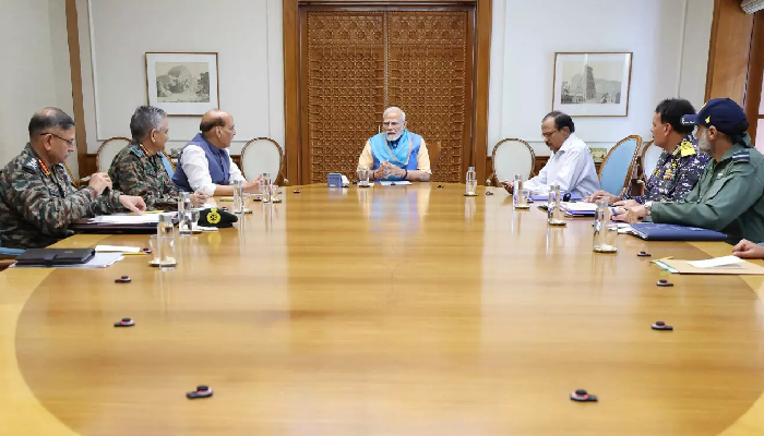 Operation Sindoor: पीएम मोदी की सेना प्रमुखों के साथ बैठक, भारत-पाक तनाव को लेकर ली जानकारी
