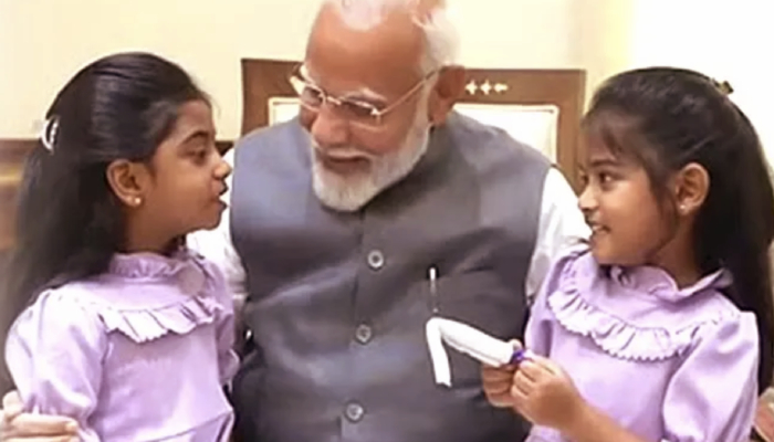 2 प्यारी बच्चियों ने कविता सुनाकर PM Modi का जीत लिया दिल, जानिए कौन हैं
