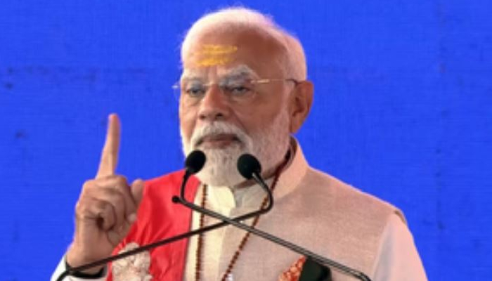 बागेश्वर धाम में विपक्ष पर गरजे PM मोदी ,कहा - "देश और धर्म को कमजोर करने में लगा है नेताओं का एक वर्ग"