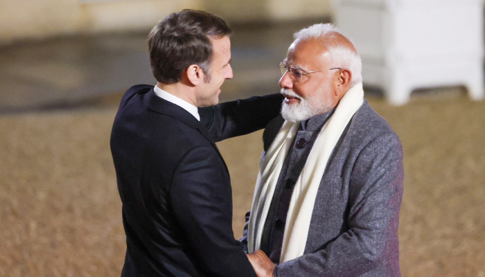 इमैनुएल मैक्रों ने प्रधानमंत्री मोदी को गले लगाकर किया स्वागत ,बोले -‘पेरिस में आपका स्वागत, मेरे दोस्त’,